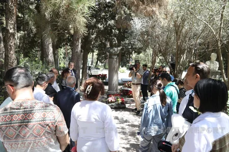 Sara Qədimovanın məzarı ziyarət olunub