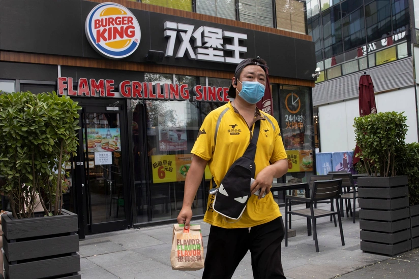 “Burger King” vaxtı keçmiş məhsul istifadə etdiyinə görə cərimələndi