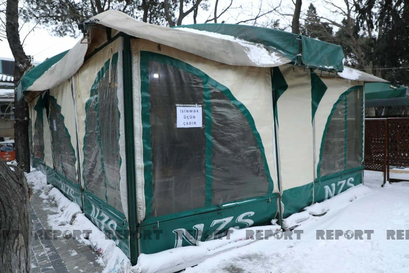 Yolda qalanlar bu çadırda isinir, isti yemək yeyir - FOTOLAR