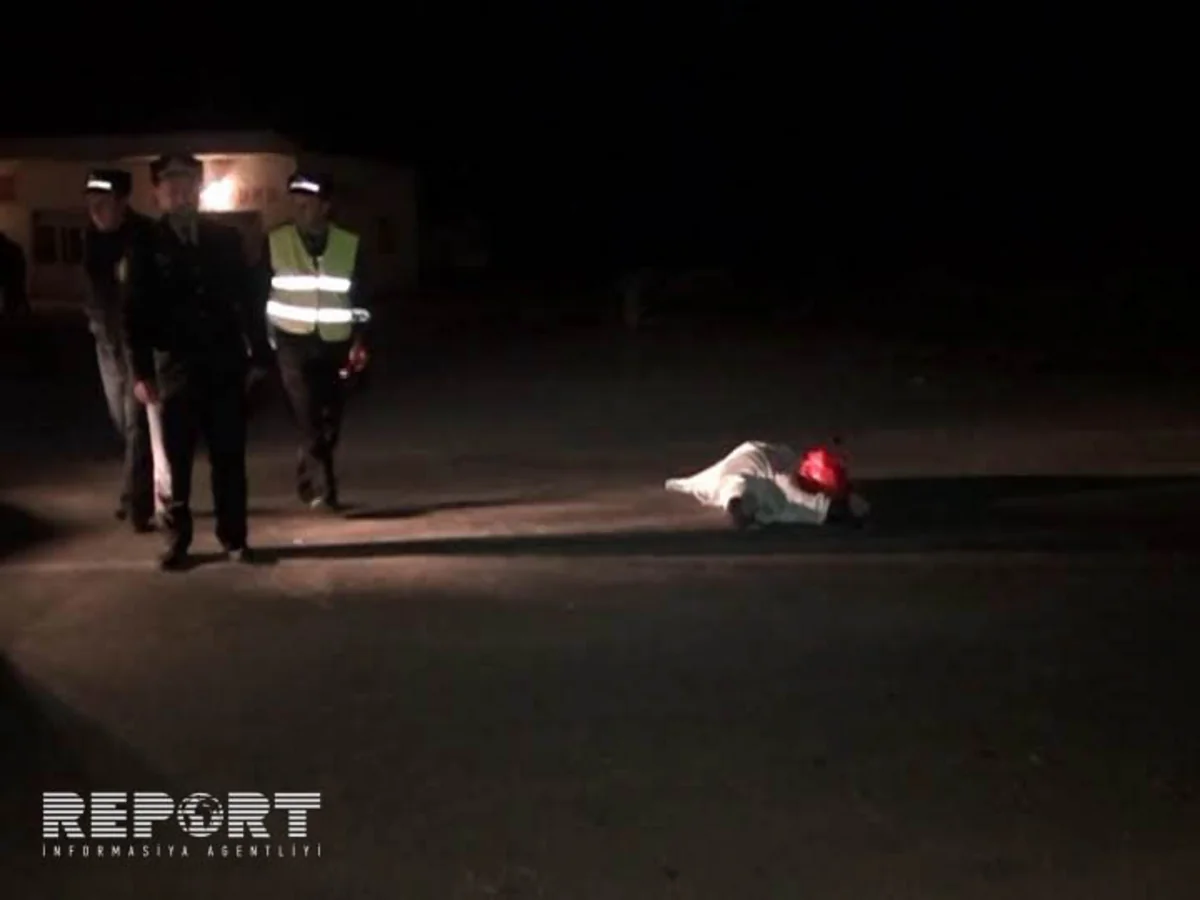В Сальяне автомобиль сбил двух пешеходов - ДОПОЛНЕНО