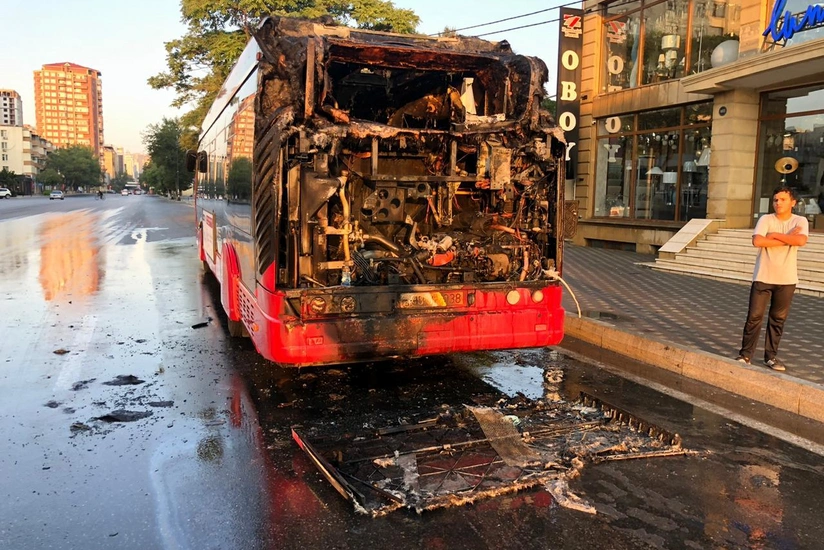 Son iki həftədə BakuBusın ikinci avtobusu yandı