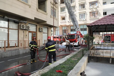 Bakıda çoxmərtəbəli binada yanğın olub, 8 nəfər təxliyə edilib - YENİLƏNİB