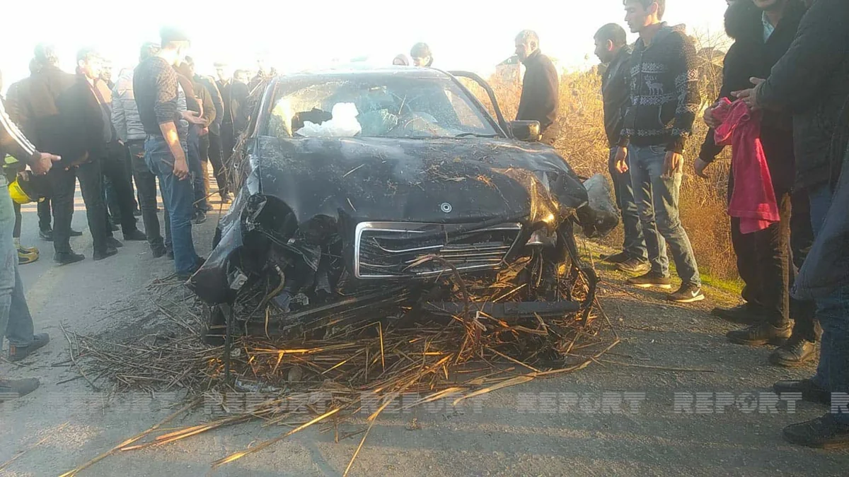 Kürdəmirdə avtomobil su kanalına düşüb, xəsarət alan var