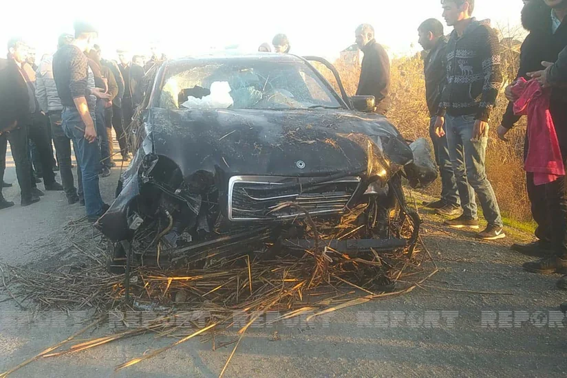 Kürdəmirdə avtomobil su kanalına düşüb, xəsarət alan var