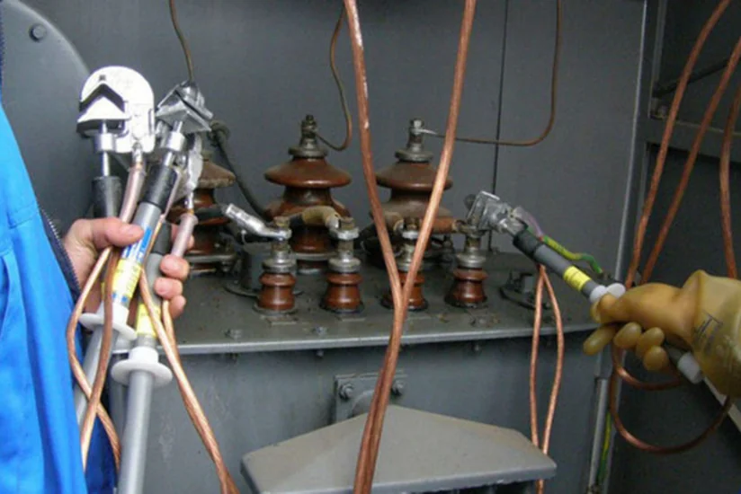 В Агдаше двоих сотрудников Азеришыг ударило током, один скончался