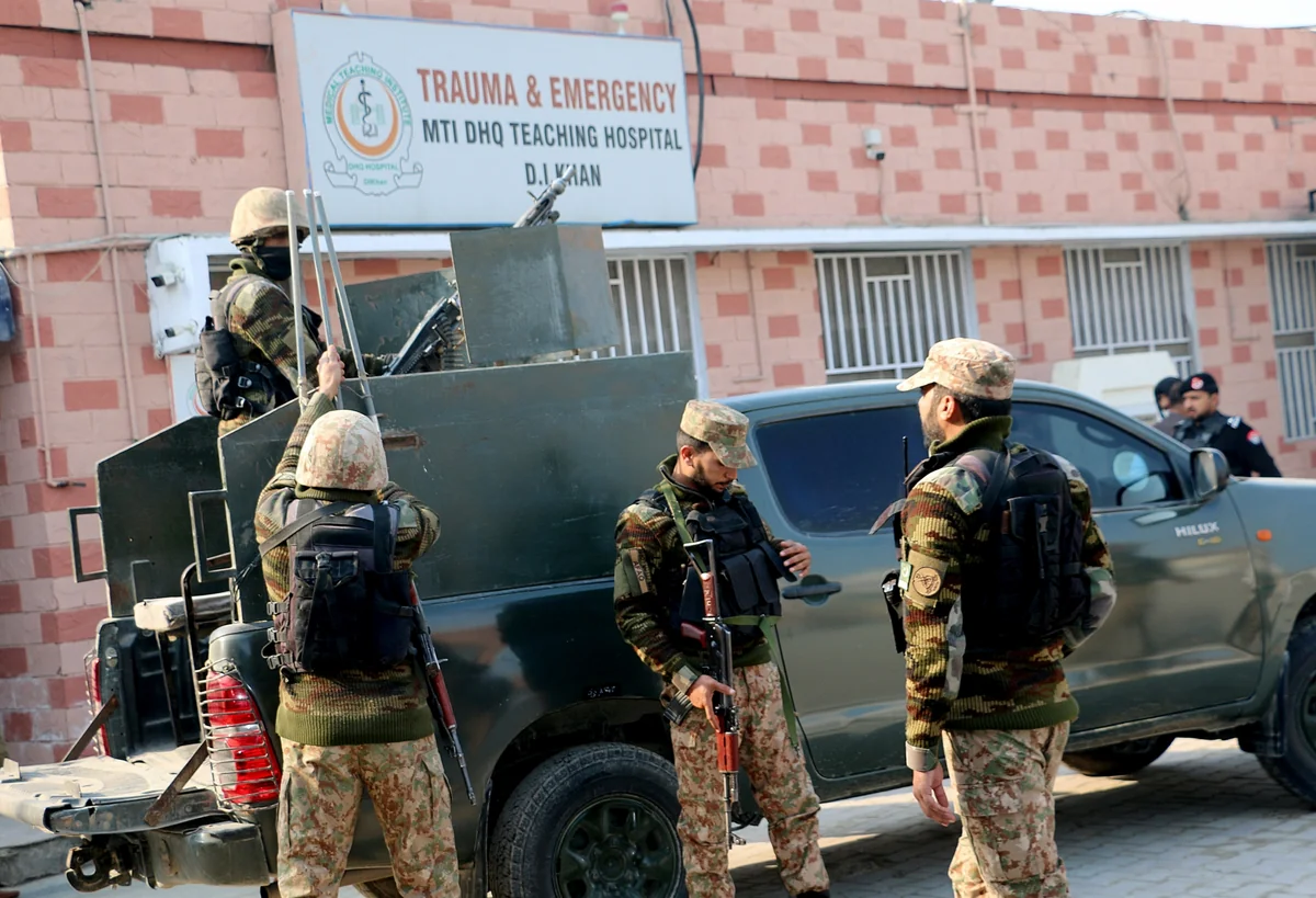 Insurgents kidnap, kill 11 travelers in southwestern Pakistan