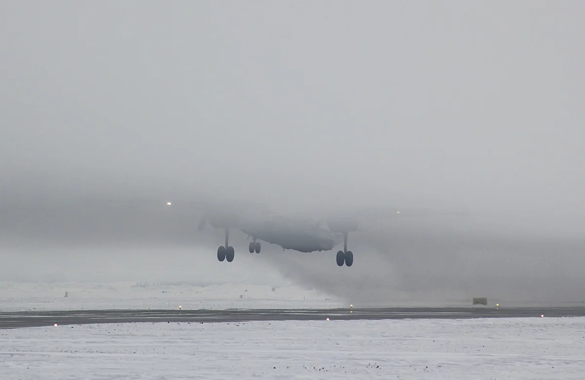 Qarlı hava şəraiti Bakı aeroportunun işinə təsir etməyib