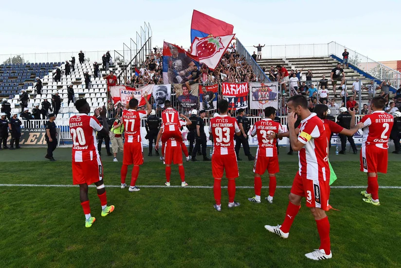 Futbol üzrə Serbiya çempionatının oyunu stadionda iğtişaşlar səbəbindən dayandırılıb