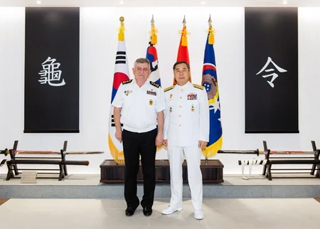 Commander of Naval Forces paid a visit to South Korea