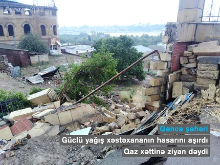 Gəncədə xəstəxananın hasarı uçdu, qaz xətti yararsız hala düşdü