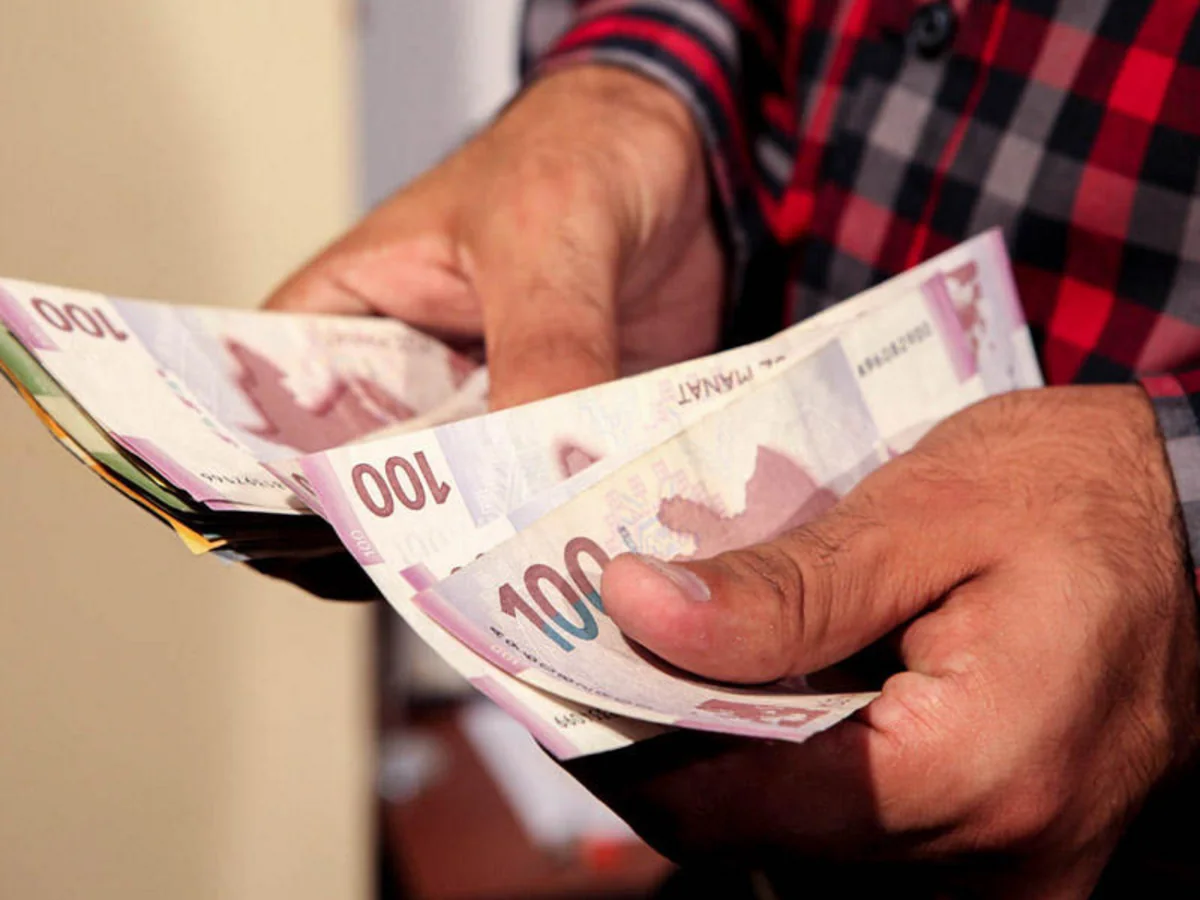 Дефицит госбюджета Азербайджана в прошлом году составил 1 млрд манатов