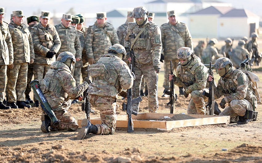 Azerbaijan Army holds commanders’ session