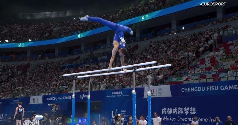 İtaliyalı gimnast yarış zamanı yıxılaraq komaya düşüb