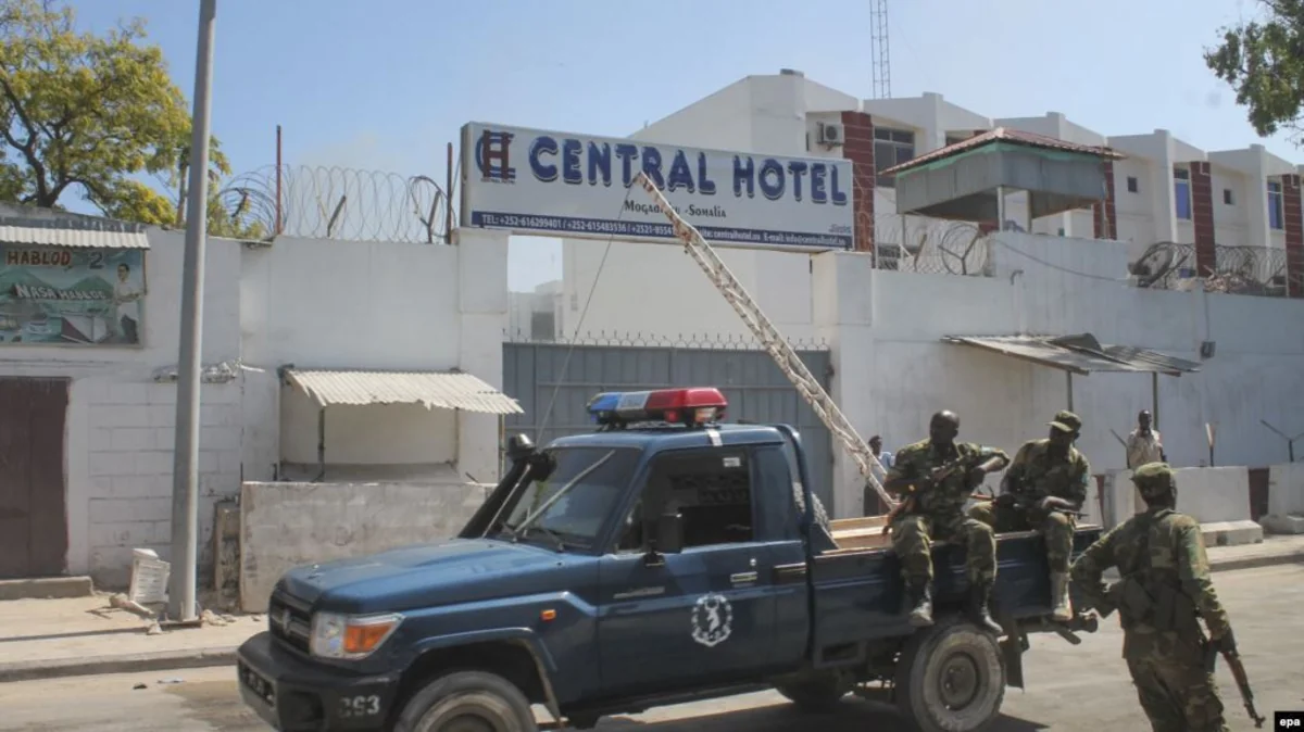 Somalidə silahlıların hotelə hücumu nəticəsində 5 nəfər ölüb