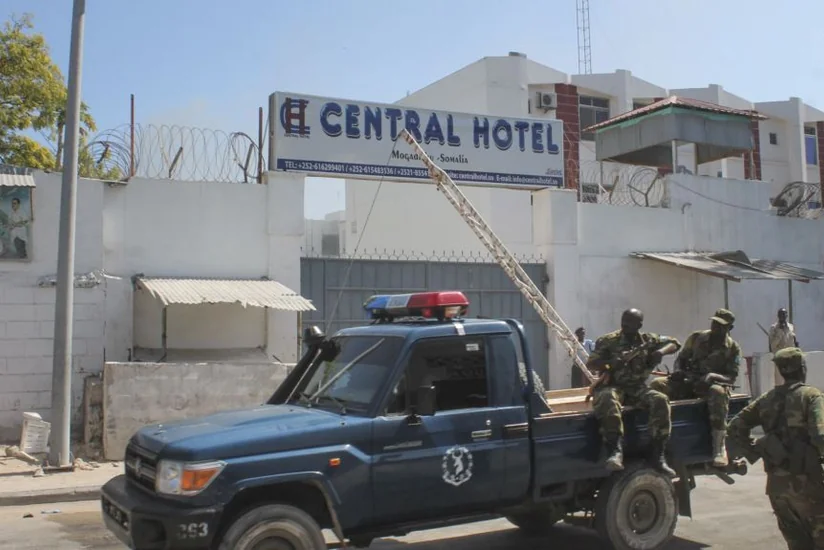 Somalidə silahlıların hotelə hücumu nəticəsində 5 nəfər ölüb
