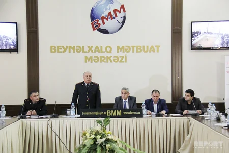 Yol polisi jurnalistləri mükafatlandırıb - FOTO