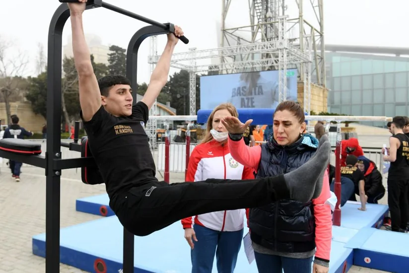 На Бакинском бульваре проходит мероприятие по случаю Международного Дня спорта