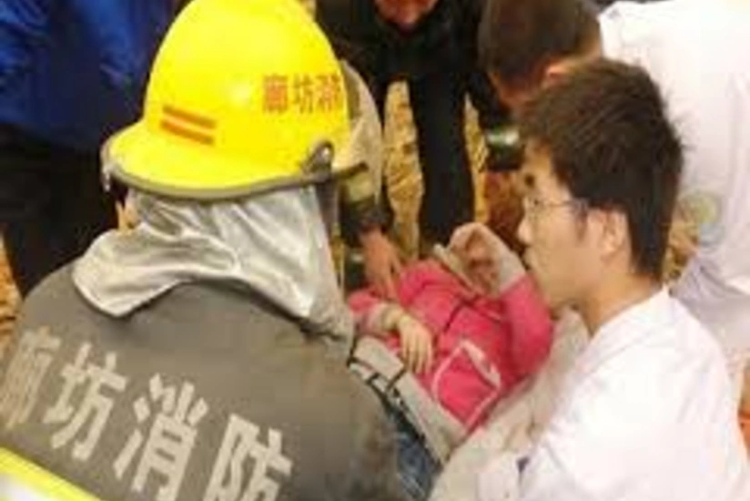 In China, a large number of workers remain under rubble of collapsed factory