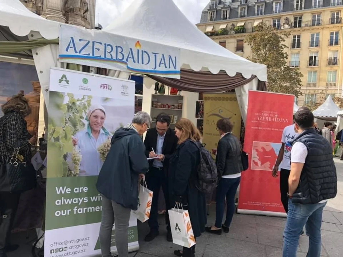 Azərbaycan Parisdə keçirilən “Çay şəhərciyi”ndə təmsil olunur