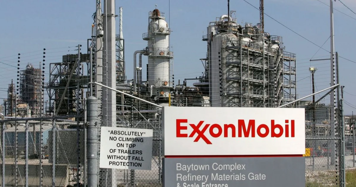 ExxonMobilin illik mənfəəti yarıbayarı azalıb