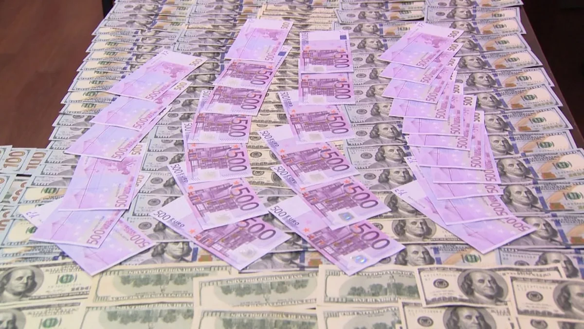 Bakıda 1 dolları 1, 74 manata satan şəxs saxlanıldı
