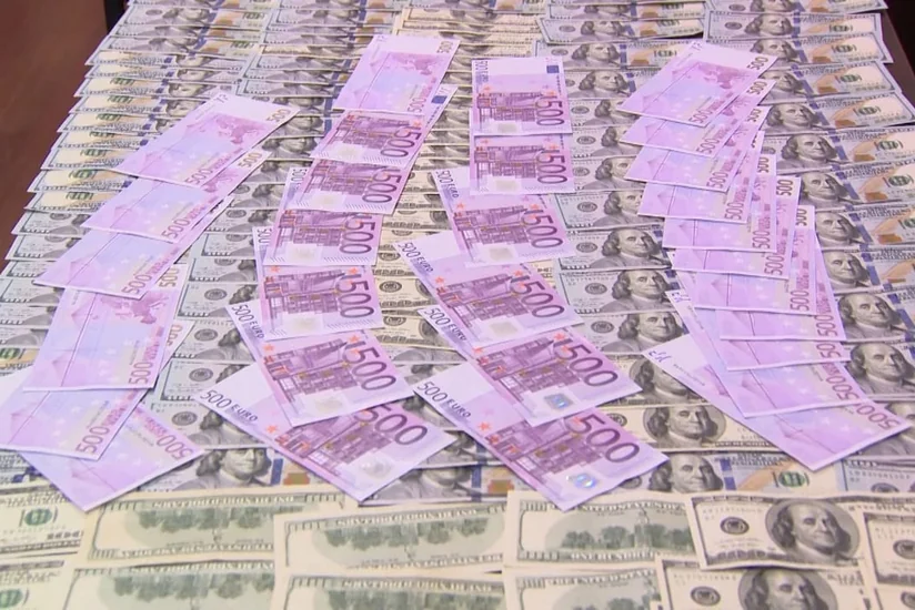 Bakıda 1 dolları 1, 74 manata satan şəxs saxlanıldı