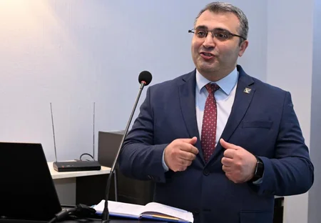 Gənclər və idman naziri federasiya nümayəndələri ilə görüşüb