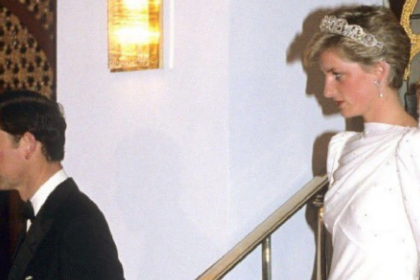 Şahzadə Diananın paltarı hərracda 127 min dollara satışa çıxarılıb