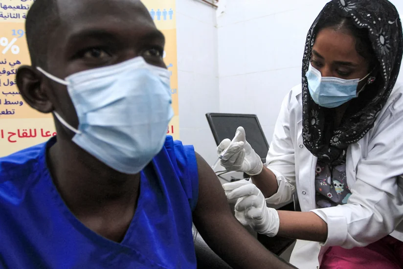 Лишь 15 из 54 стран Африки смогли привить от COVID хотя бы 10% населения