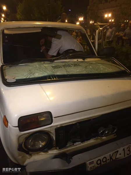 Bakıda yüksək sürətlə gedən BMW zəncirvari yol qəzası törədib - YENİLƏNİB - FOTO - VİDEO