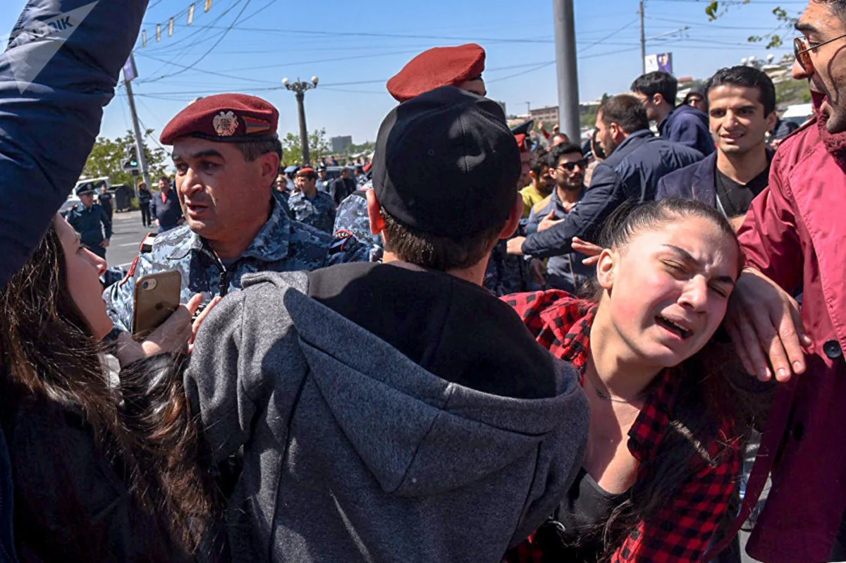 Ermənistan Jurnalistlər Birliyi: Ölkə mətbuatı hakimiyyətin düşməninə çevrilib”