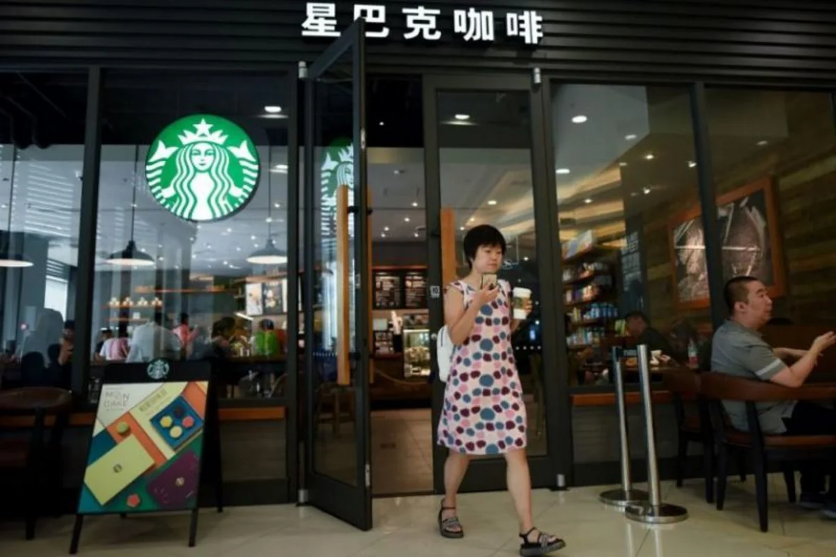 “Starbucks” Çindəki kafelərinin yarısını bağlayıb