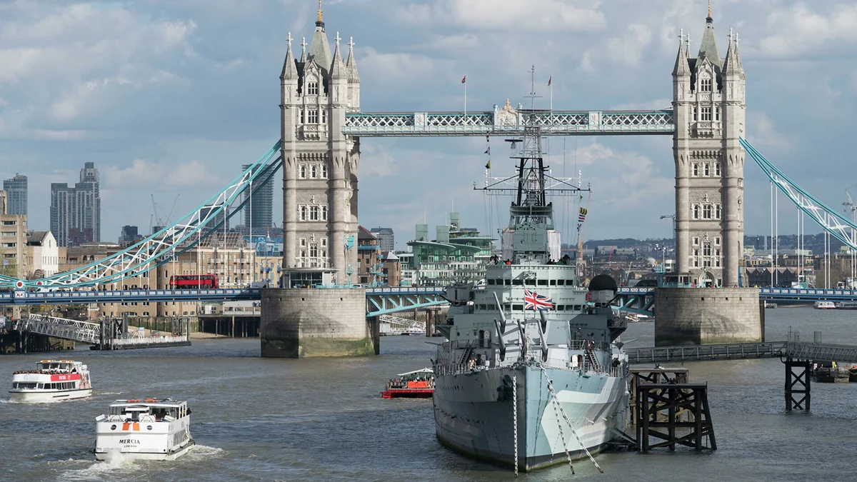 UK to cancel quarantine for vaccinated tourists