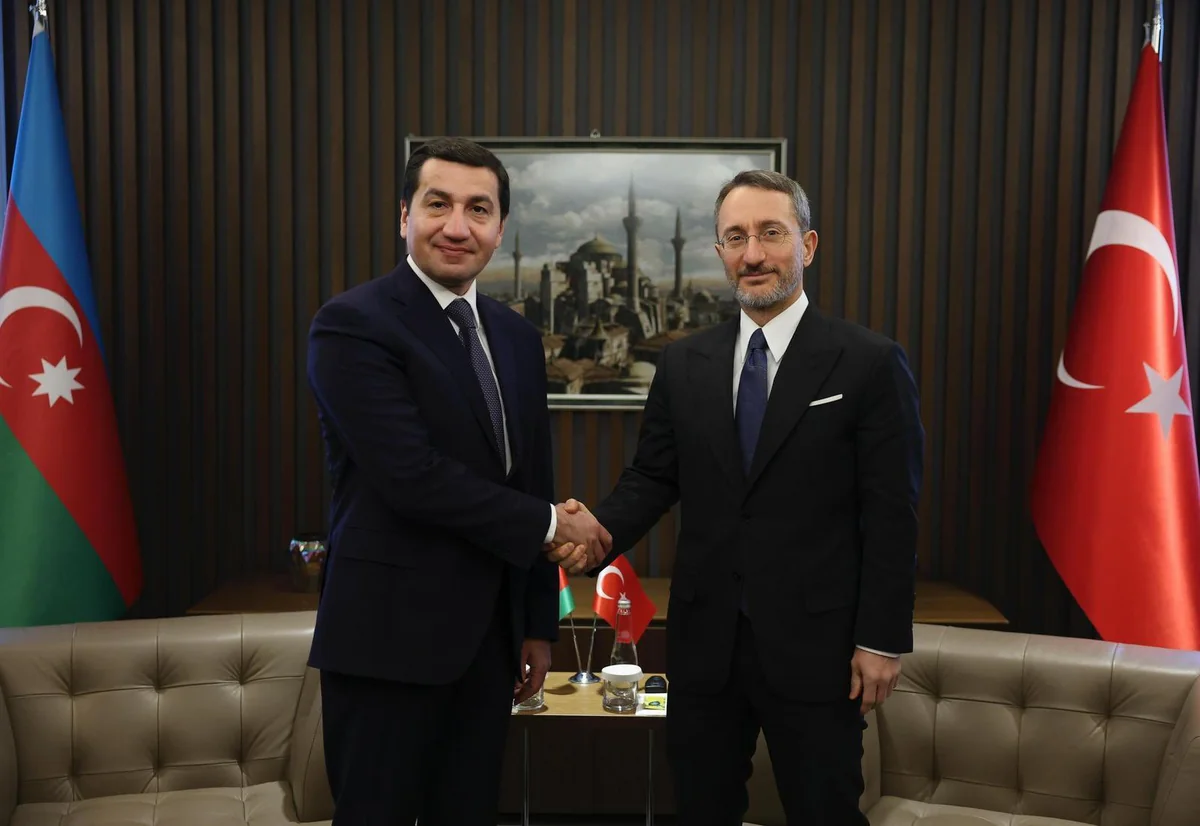 Hikmət Hacıyev Fəxrəddin Altunla regional məsələləri müzakirə edib