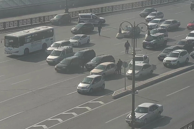 Bakıda qəza səbəbindən hava limanına gedən yolda sıxlıq yaranıb