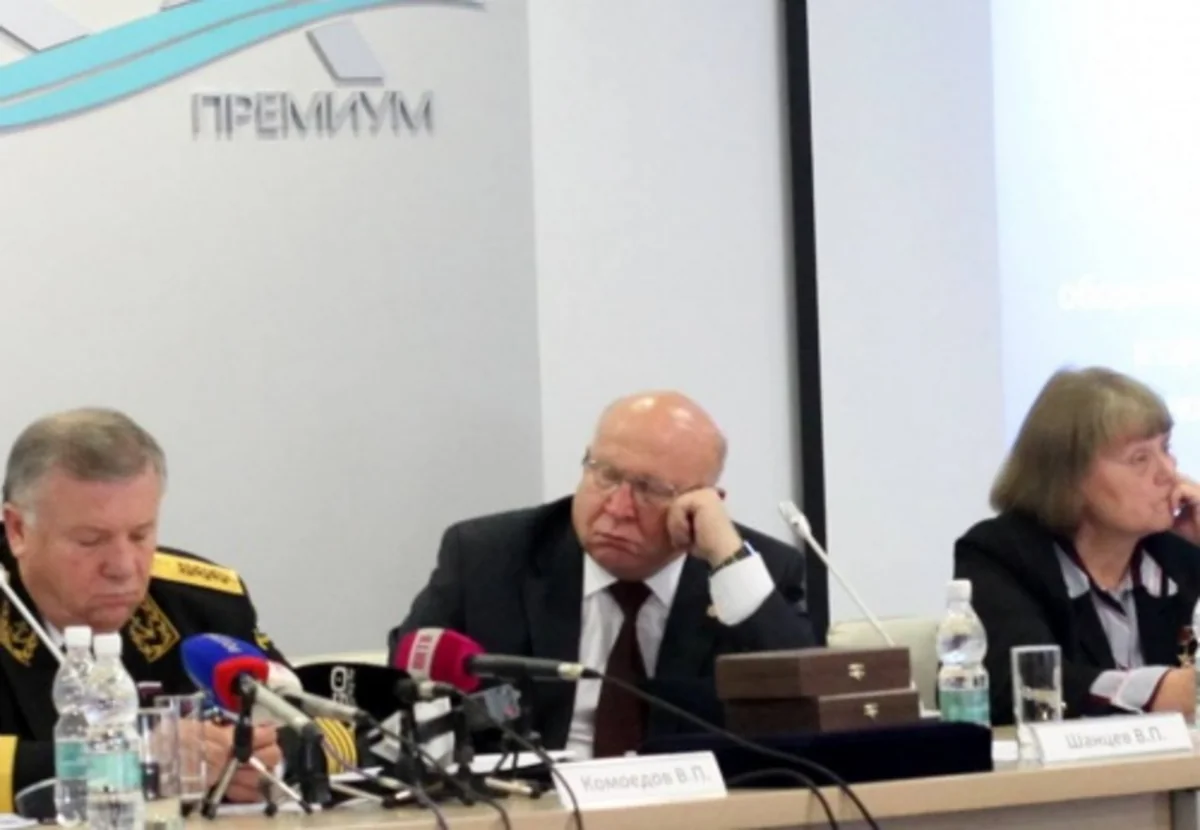 ​Российский губернатор уснул на заседании комитета Госдумы - ВИДЕО