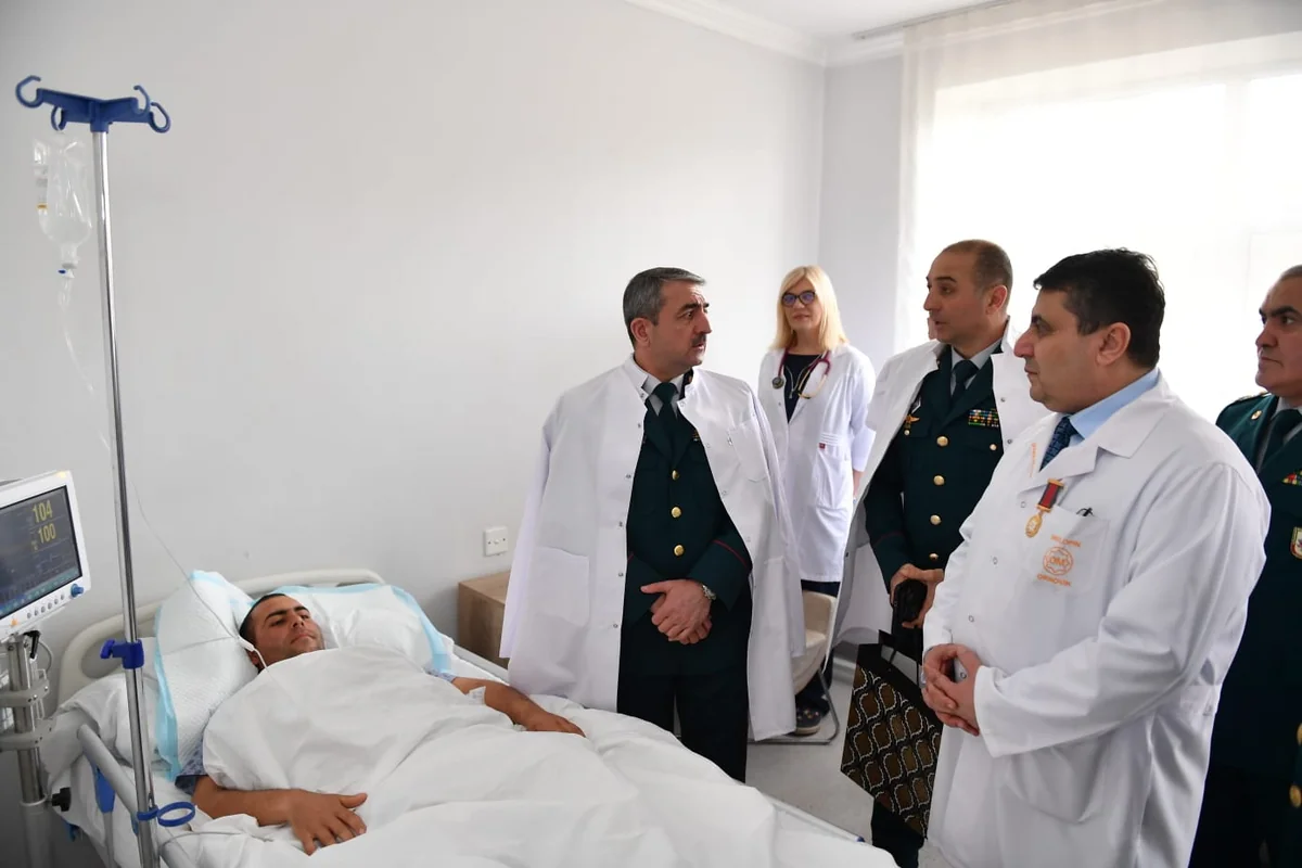 Elçin Quliyev Ermənistanın təxribatı nəticəsində yaralanmış hərbi qulluqçunu ziyarət edib