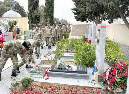 Milli Qəhrəman Mübariz İbrahimovun məzarı ziyarət edilib