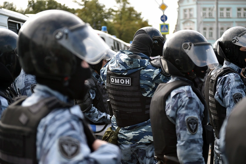 Çeçen nümayişçi Moskvada OMON-nun 4 əməkdaşını döydü