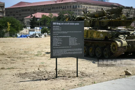 Xocalıda aşkarlanmış zenit-raket kompleksi Bakıda “Hərbi Qənimətlər Parkı”nda yerləşdirilib