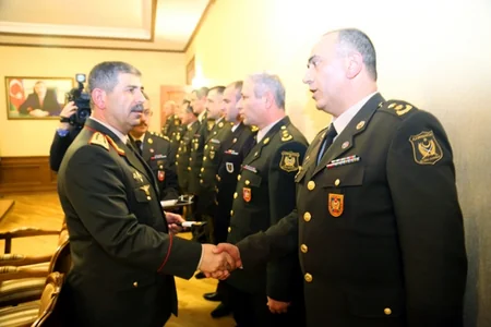 ​Bir qrup hərbi qulluqçuya polkovnik hərbi rütbəsi təqdim olunub
