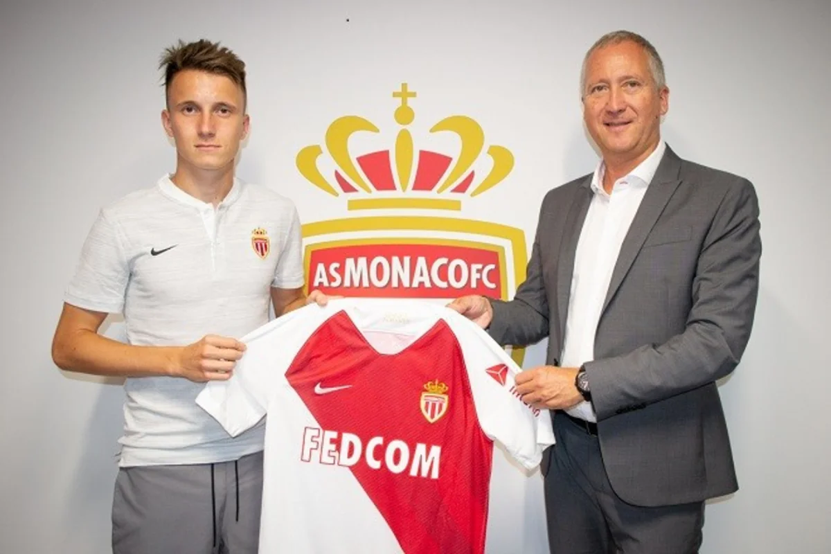 Monako Rusiya millisinin futbolçusunu transfer edib
