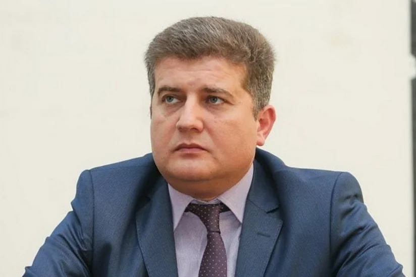 Erkin Qədirli ReAl-dan istefa verən Azər Qasımlını ititham edib