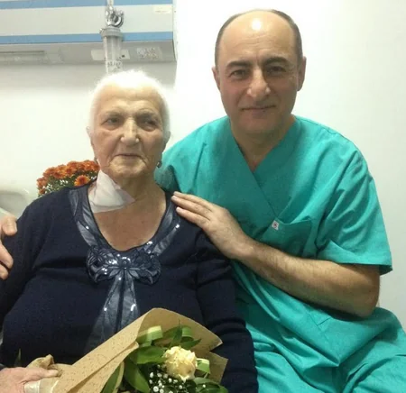 Azərbaycanda 90 yaşlı ağır xəstənin mədəsi tam çıxarılıb