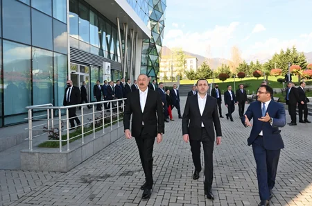 Prezident İlham Əliyev və Baş nazir İrakli Qaribaşvili Qəbələ regional “ASAN xidmət“ mərkəzində olublar