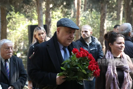 Rüstəm İbrahimbəyovun qəbirüstü abidəsinin açılışı olub