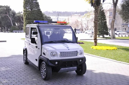 Bakıda polis bütün küçələrdə əhaliyə xəbərdarlıqlar edir