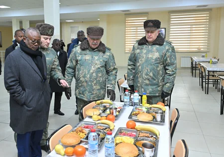 Президенту Гвинеи-Бисау показали вооружение командос Азербайджана
