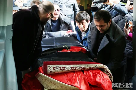 İlhamə Quliyevanın meyiti Respublika Kliniki Xəstəxanasına aparılıb - FOTO