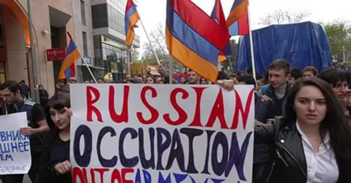 В Ереване проходит акция протеста перед посольством России